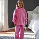 Girls' pink sweatpants with elastic drawstring waistband and ankle-length leg